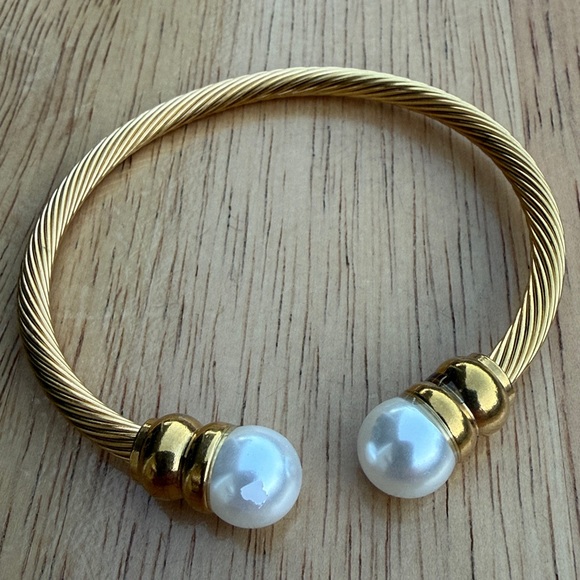 Anthropologie Gold-Tone and Pearls Classic Cable Bracelet!!🔥🔥🔥 - Picture 6 of 15